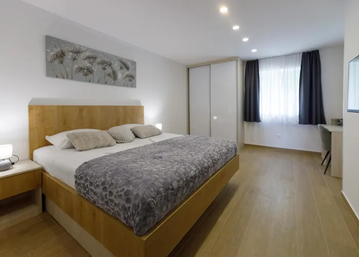 S Pogledom Na * Brela